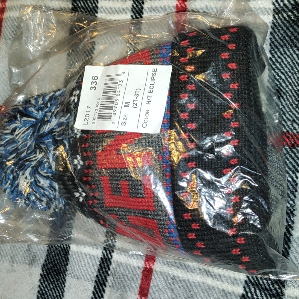 Never worn boy's winter hat w) mittens